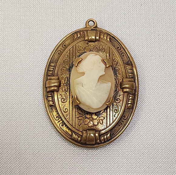 Vintage Cameo Brass Locket Pendant - Picture 6 of 9